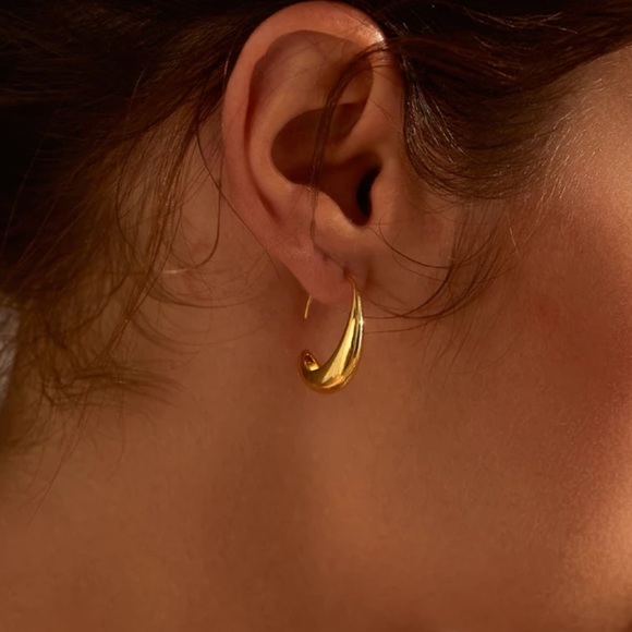 ⚡️Insta gold plated C-shaped Earrings - Picture 5 of 5